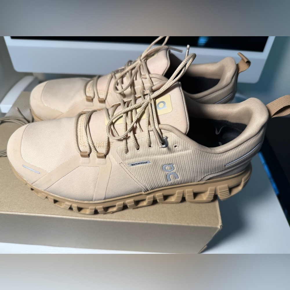 On Cloud 6 Waterproof Size 9.5 Men
